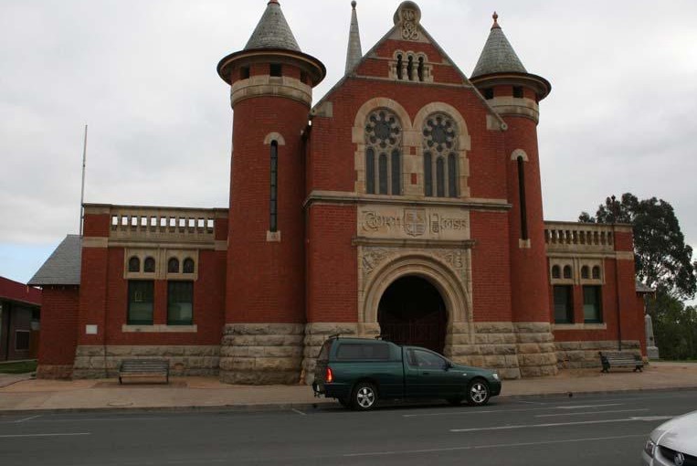 Outside view of the Bairnsdale Magistrates' Court