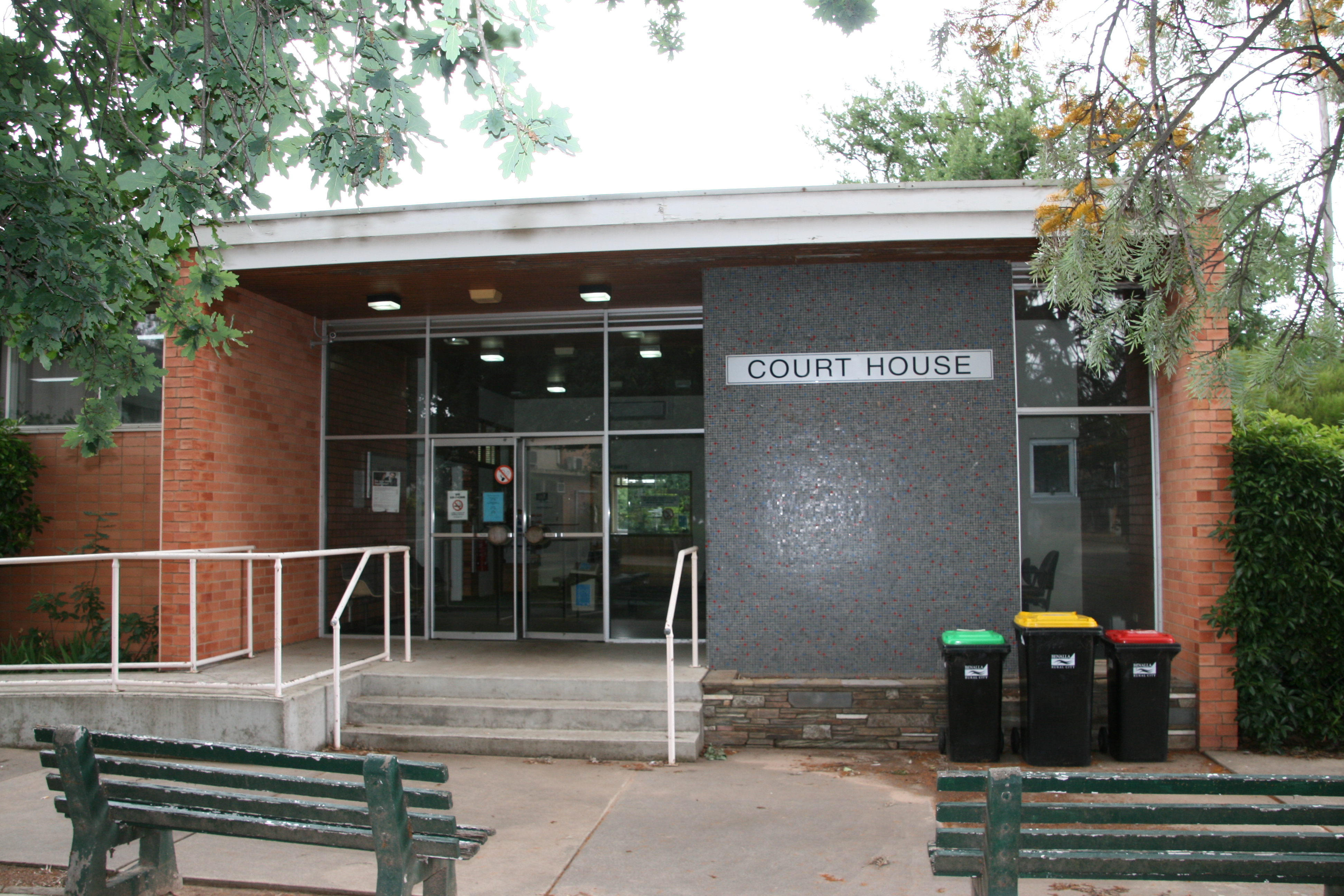 Outside view of Benalla Magistrates' Court