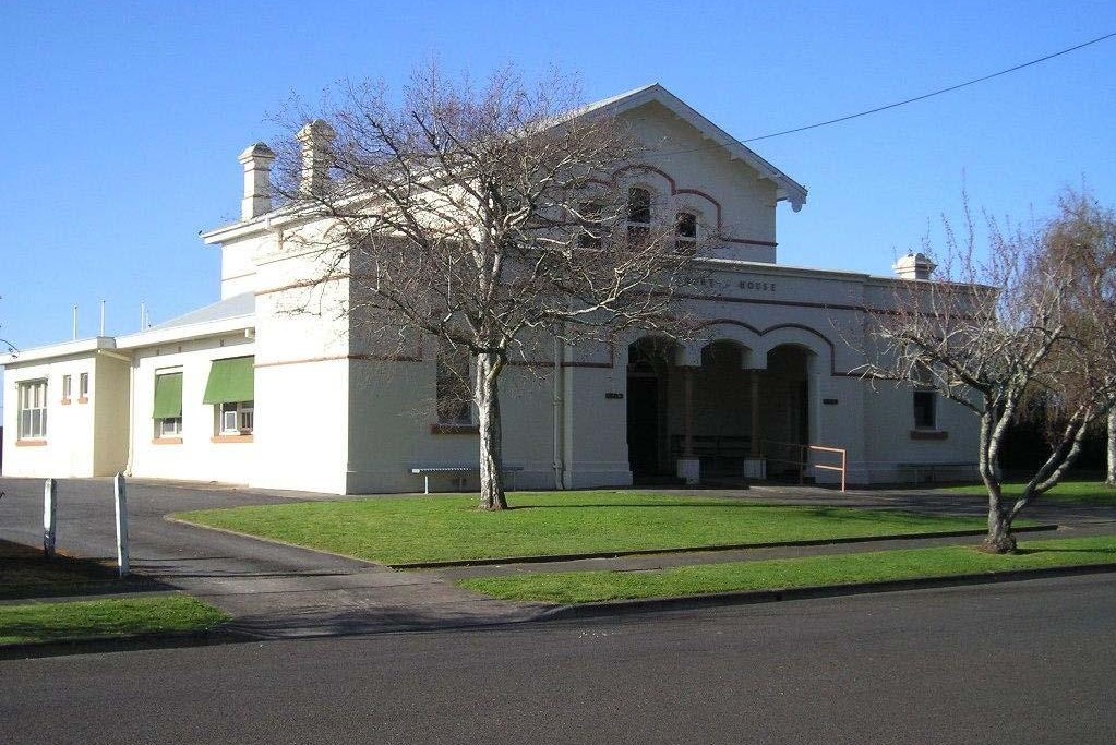 Outside view of Hamilton Magistrates' Court