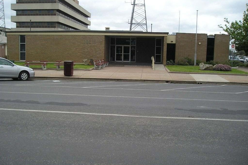 Outside view of Horsham Magistrates' Court