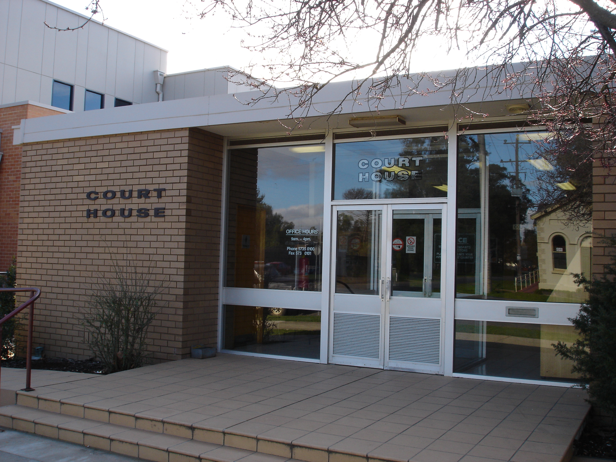 Outside view of Seymour Magistrates' Court